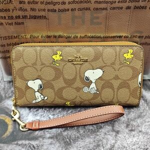 Coach fashion wallet